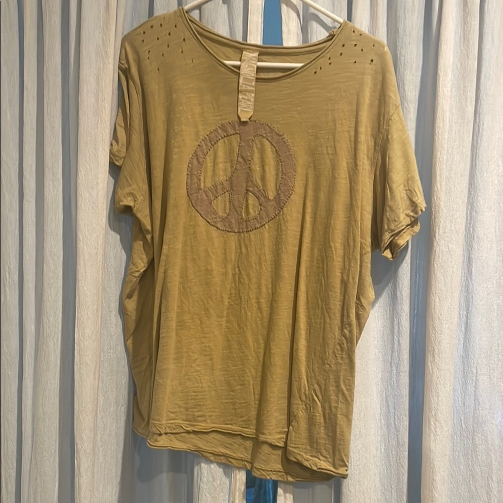 Magnolia Pearl Yellow Graphic Short Sleeve Tee